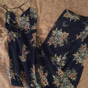 EUC- Lulu’s tie back jumpsuit size M